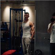 Offro servizio di personal trainer 1:1 e coaching online, seguendo allenamenti e con check settimanali!